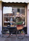 vitrine pães e bicicleta