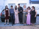 Familia vai ao casório
