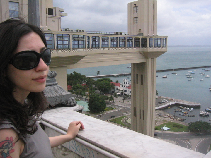 mirella e o elevador